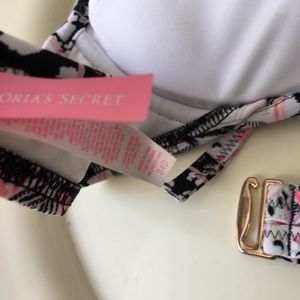 Victoria's Secret Swim - VS Printed Ruffle Halter Tie Bikini Top Victoria's Secret Swim - VS Printed Ruffle Halter Tie Bikini Top